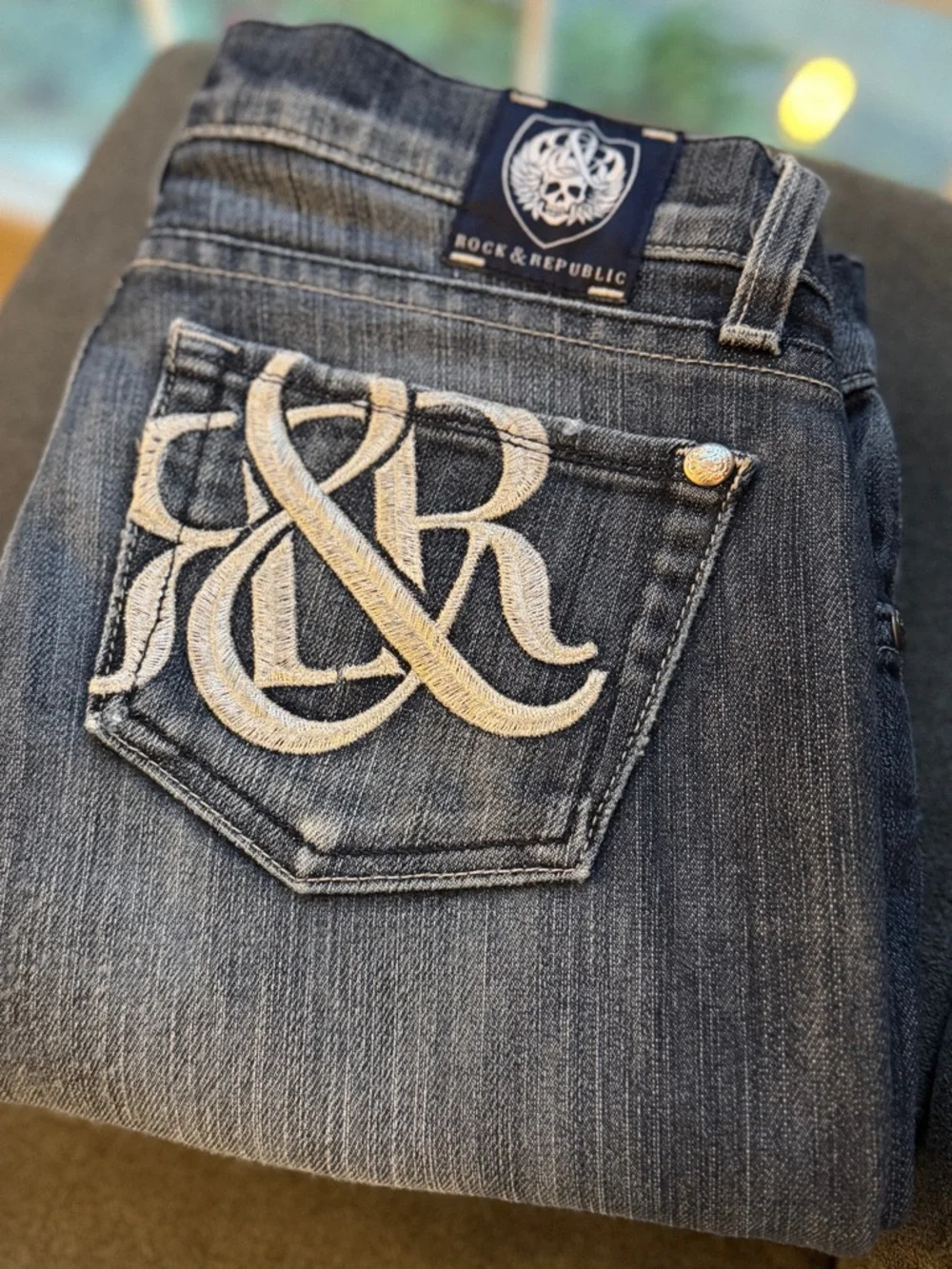 Rock & Republic Low Rise Skinny Jeans Size 26 Med Dk Wash Embroidered Pocket - Picture 2 of 16